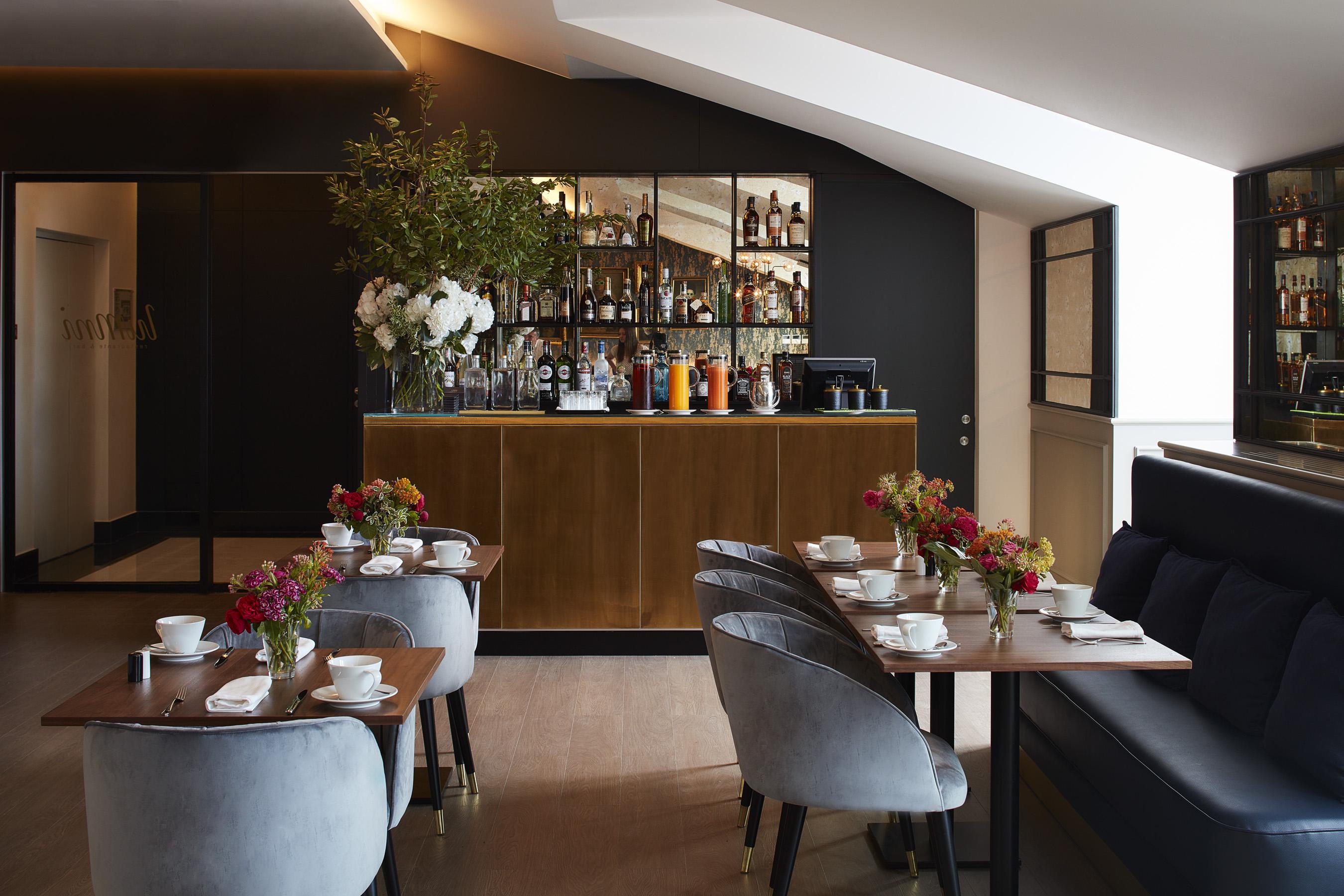 ליסבון The Lumiares Hotel & Spa - Small Luxury Hotels Of The World מראה חיצוני תמונה The bar at the restaurant