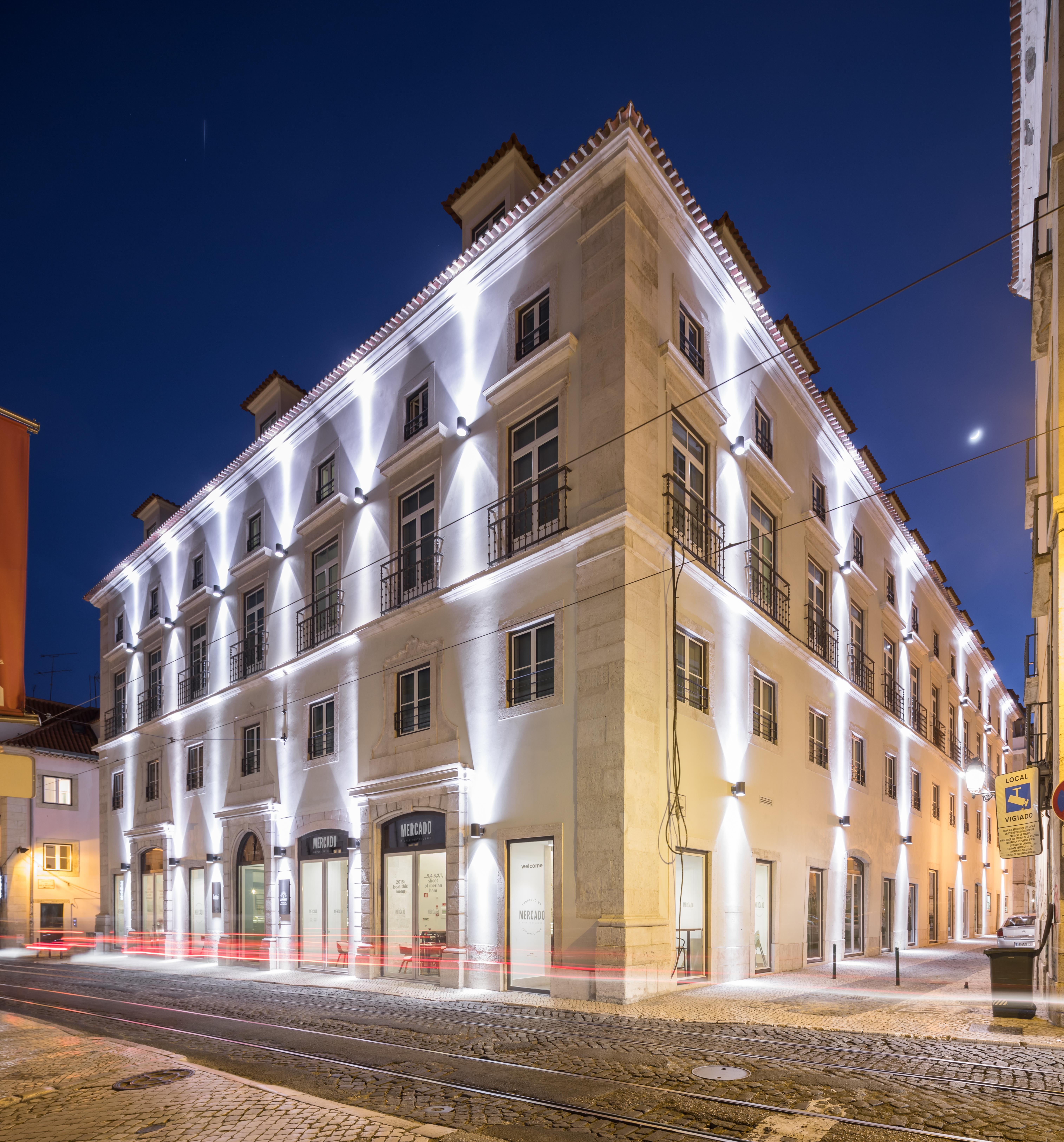 ליסבון The Lumiares Hotel & Spa - Small Luxury Hotels Of The World מראה חיצוני תמונה The building of the University of Novi Sad